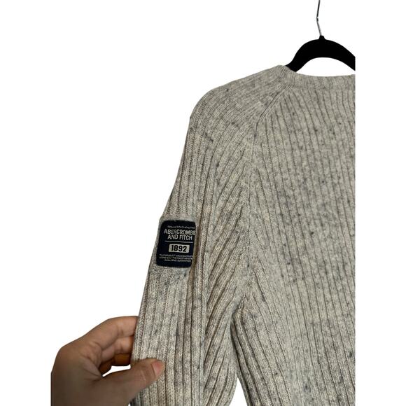 Abercrombie & Fitch Long Sleeves V Neck Muscle Sweater size Medium - Picture 5 of 8